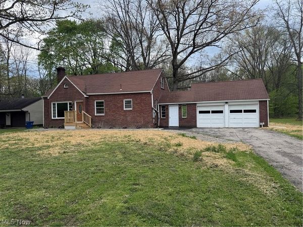 1618 W Park Avenue , Weathersfield, OH 44446