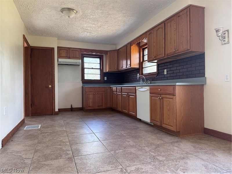 1618 W Park Avenue, Weathersfield, OH 44446 Photo 4
