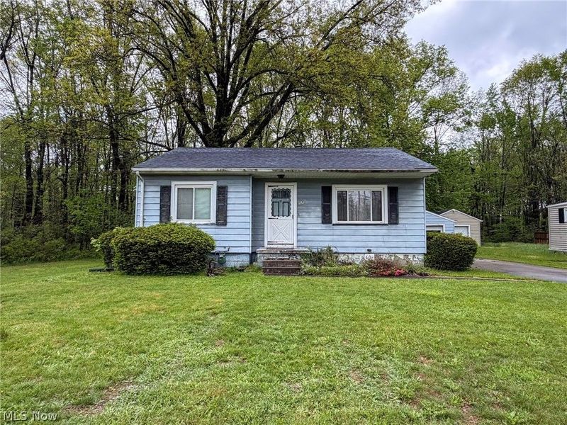 572 Comstock Street NW, Warren, OH 44483 Photo 1