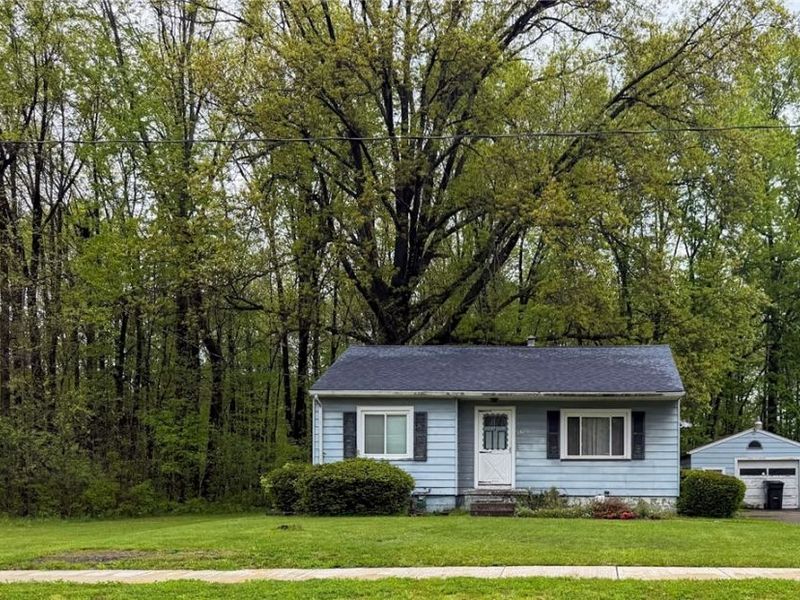 572 Comstock Street NW, Warren, OH 44483 Photo 2