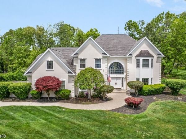 3 Bayview Ter, Green Brook, NJ 08812