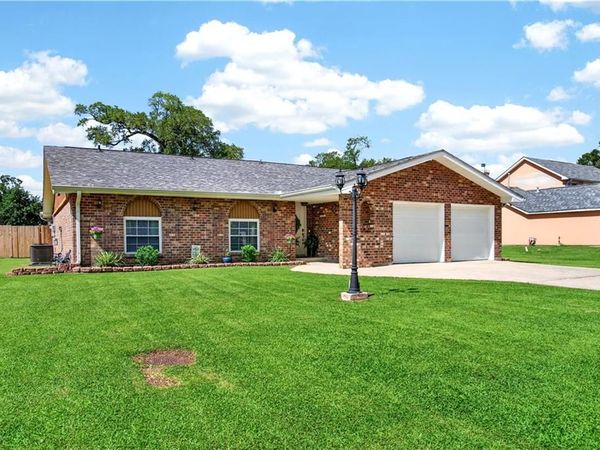 10149 N KELLY Lane, Westwego, LA 70094