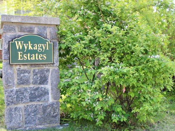 27 Skyview Lane, New Rochelle, NY 10804