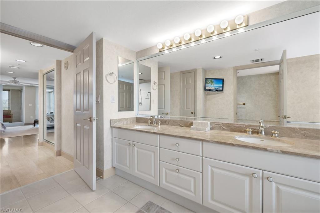 6849 Grenadier Blvd, Unit 201, Naples, FL 34108 Photo