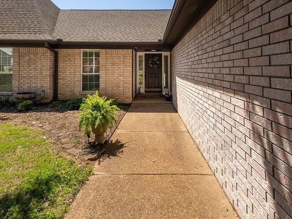 5035 LOOSAHATCHIE DR, Bartlett, TN 38135