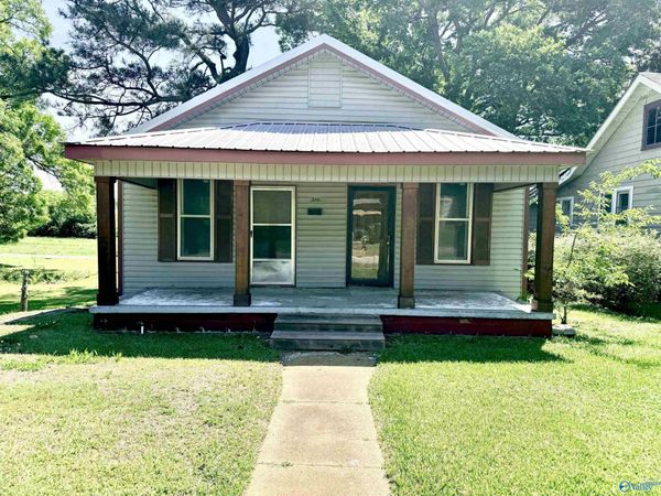 210 4th Avenue NW, Decatur, AL 35601