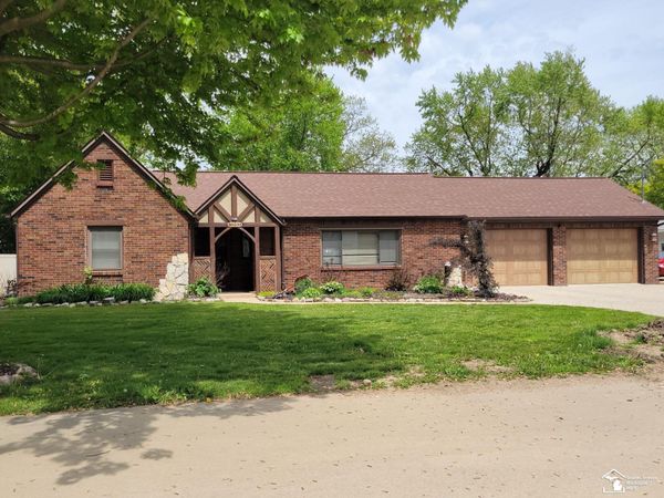 5940 Elmwood Street, Monroe, MI 48161