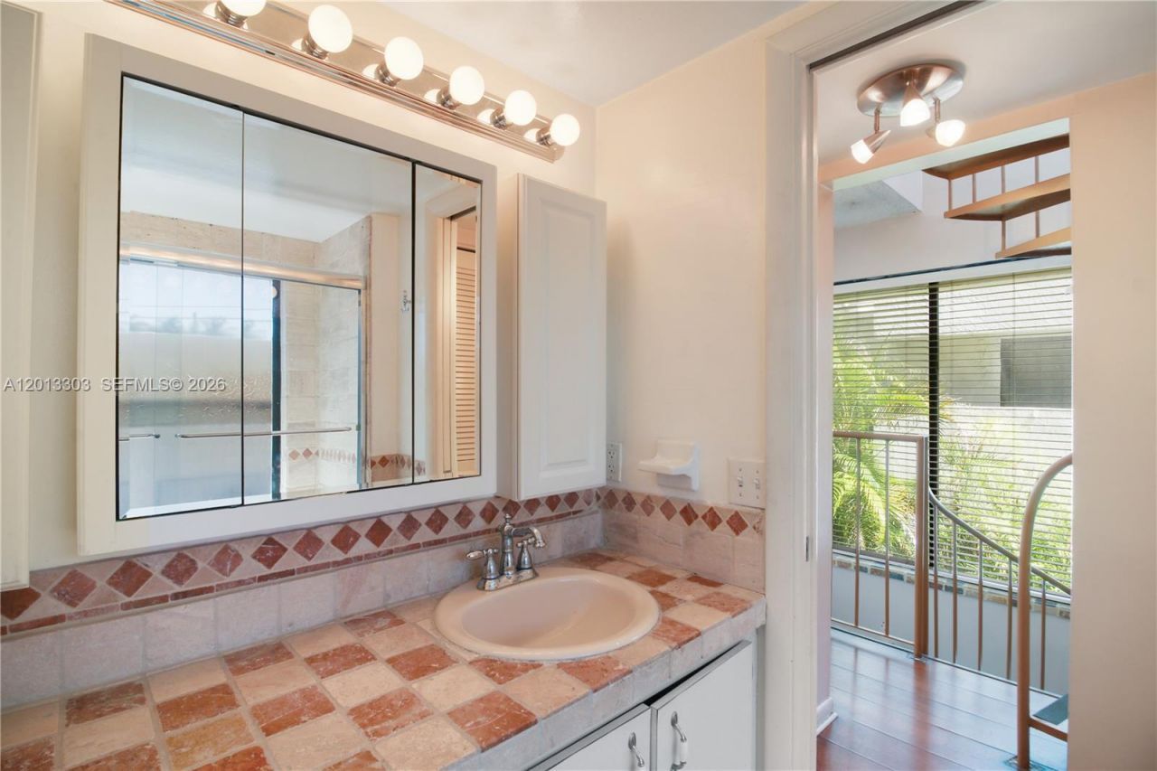 3044 SW 27th Ave, Unit 9, Miami, FL 33133 Photo