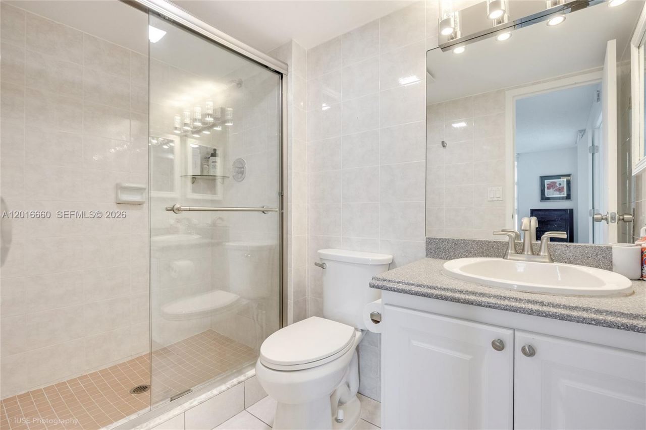 100 Bayview Dr , Unit 1231, Sunny Isles Beach, FL 33160 Photo