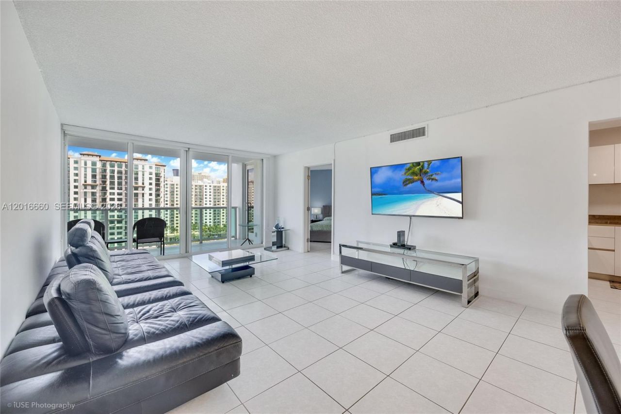 100 Bayview Dr , Unit 1231, Sunny Isles Beach, FL 33160 Photo