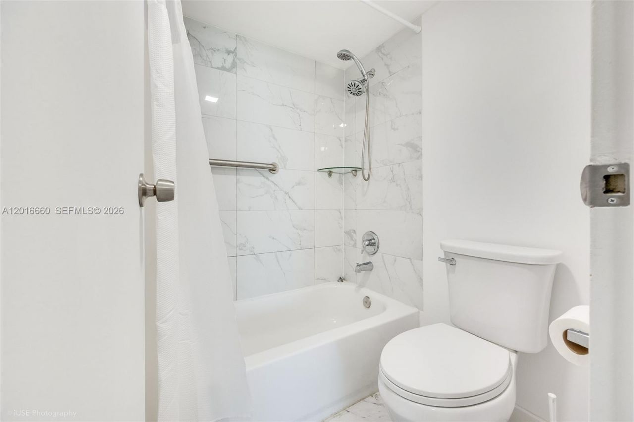 100 Bayview Dr , Unit 1231, Sunny Isles Beach, FL 33160 Photo