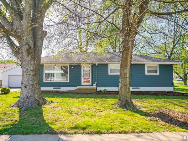 225 N STEWART Street, Creve Coeur, IL 61610
