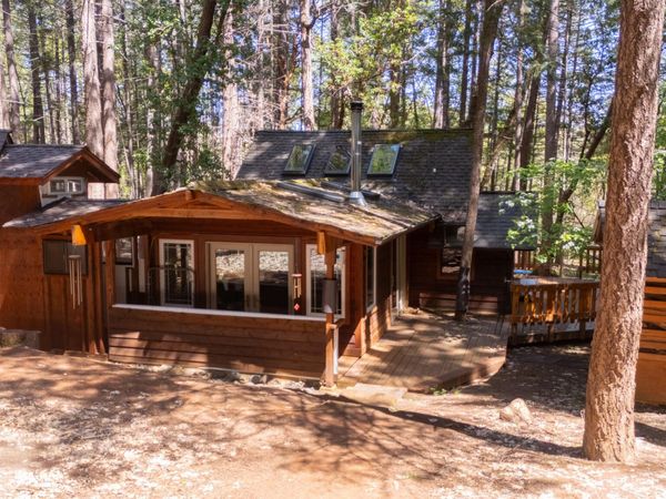 555 Arrowhead Drive, O'Brien, OR 97534