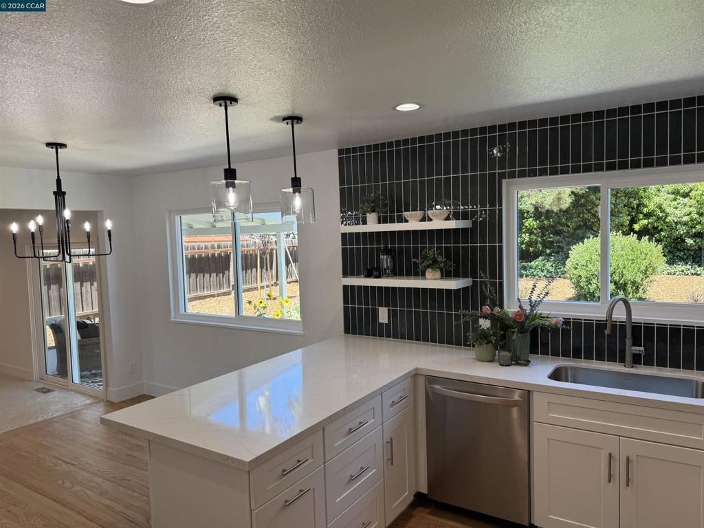 1341 Edinburgh, Concord, CA 94518 Main Photo