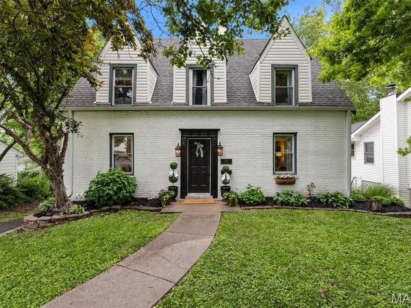 996 N Woodlawn Avenue , Kirkwood, MO 63122