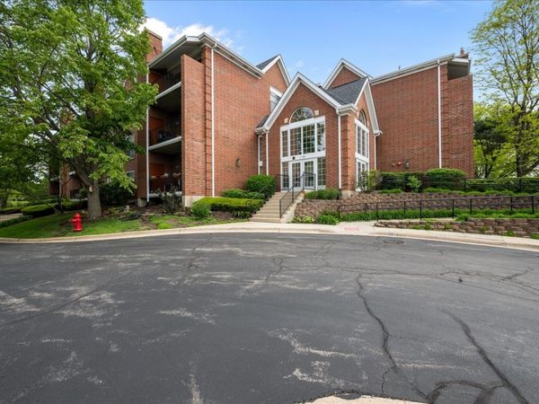 29 Hunt Club Drive, Unit 29, St. Charles, IL 60174