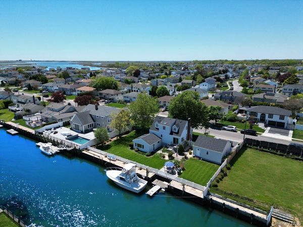61 S Bay Avenue , Massapequa, NY 11758