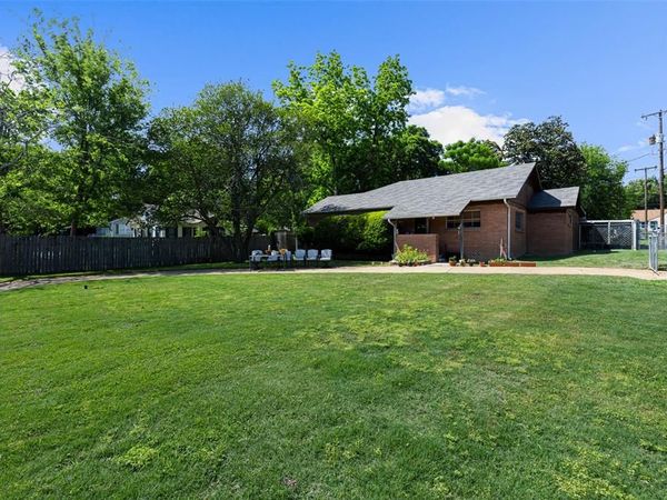 500 W Marshall Avenue, Gladewater, TX 75647