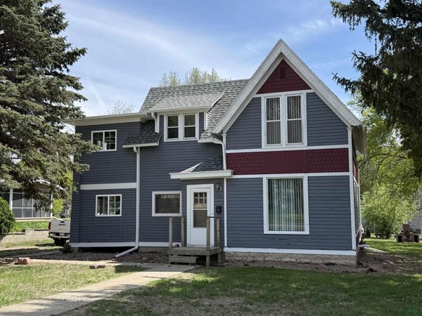 1116 10th, Hawarden, IA 51023