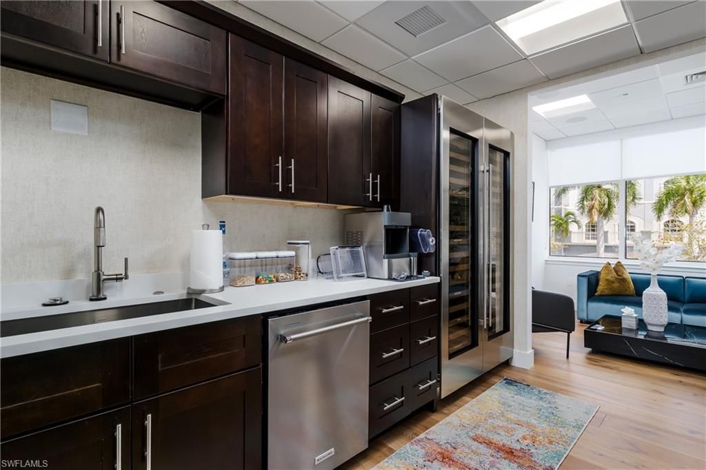 599 Tamiami Trl N, Unit 200, Naples, FL 34102 Photo