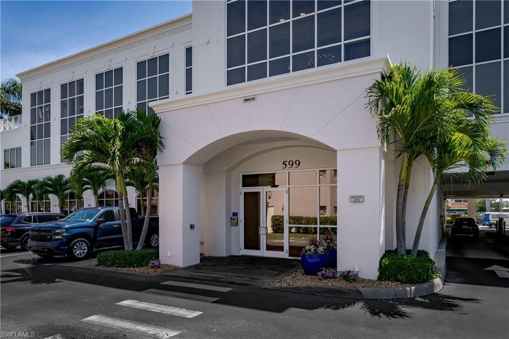 599 Tamiami Trl N, Unit 200, Naples, FL 34102 Photo