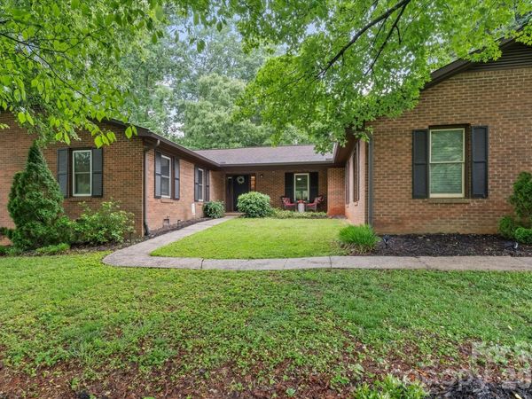 300 Brookmeade Drive , Statesville, NC 28625