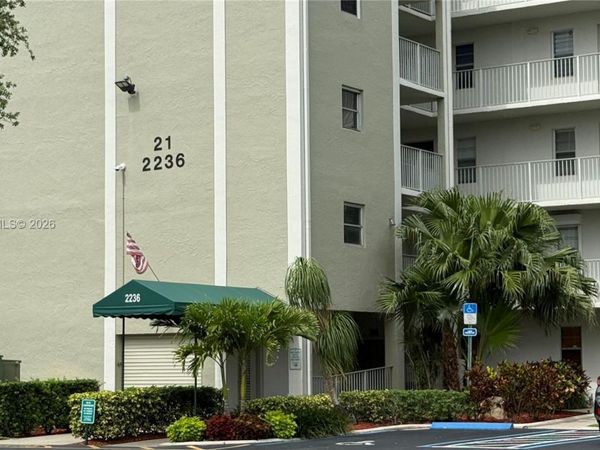 2236 N Cypress Bend Dr, Unit 207, Pompano Beach, FL 33069