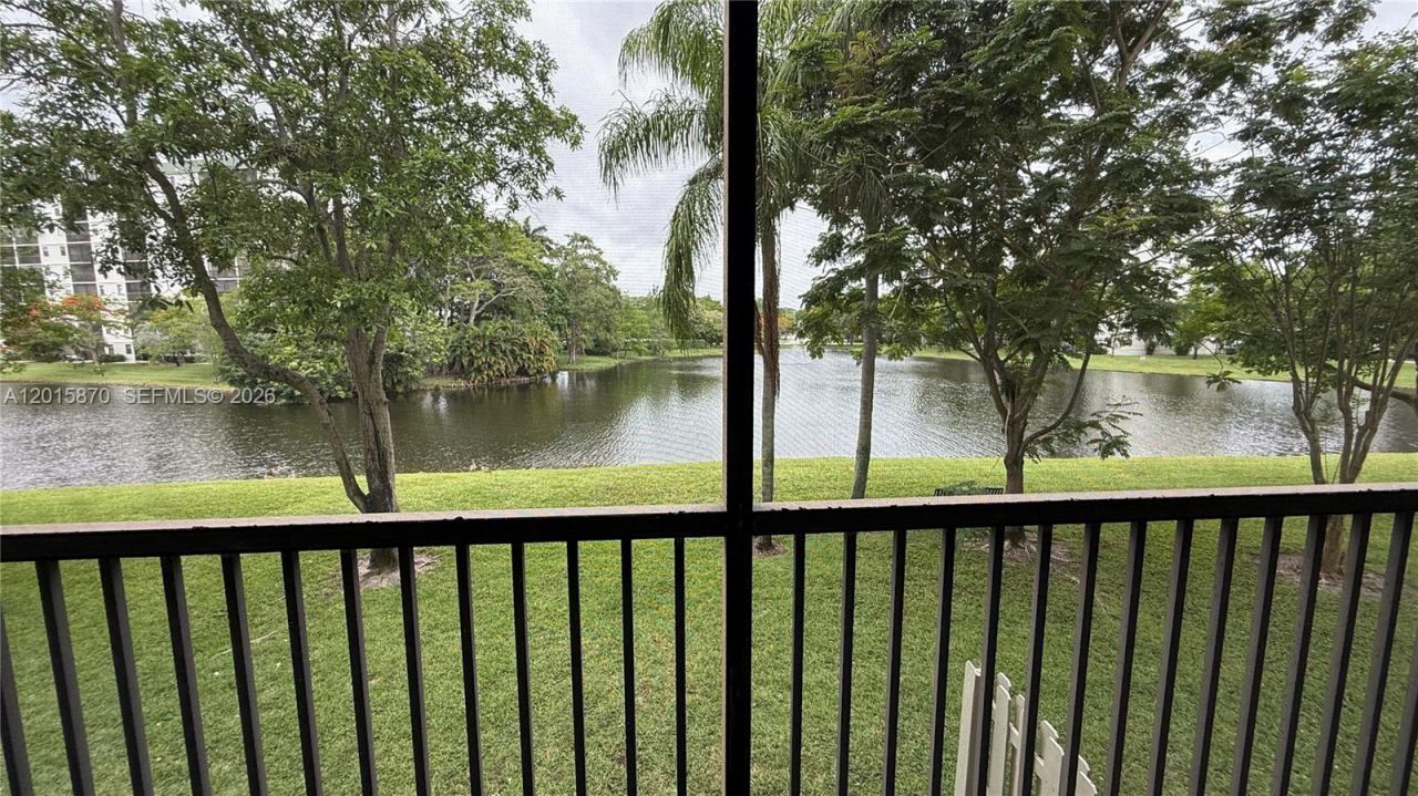2236 N Cypress Bend Dr, Unit 207, Pompano Beach, FL 33069 Photo