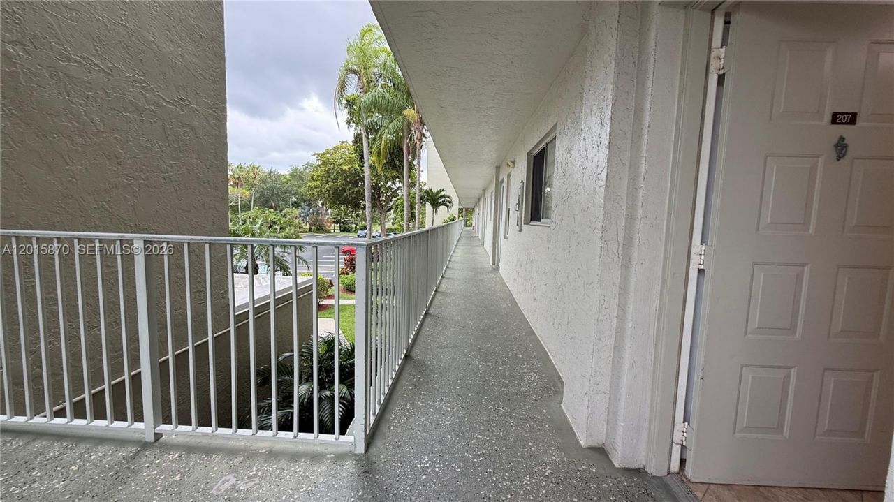 2236 N Cypress Bend Dr, Unit 207, Pompano Beach, FL 33069 Photo