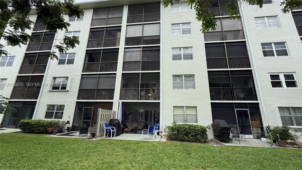 2236 N Cypress Bend Dr, Unit 207, Pompano Beach, FL 33069 Photo