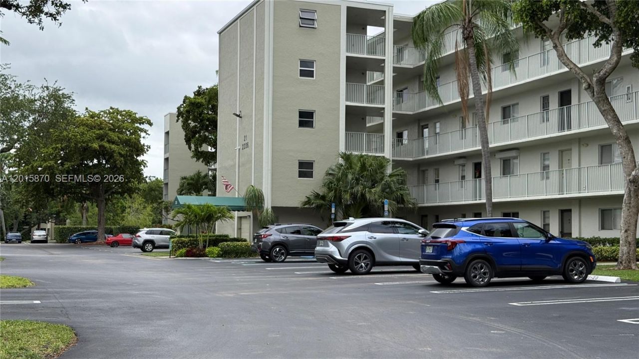 2236 N Cypress Bend Dr, Unit 207, Pompano Beach, FL 33069 Photo