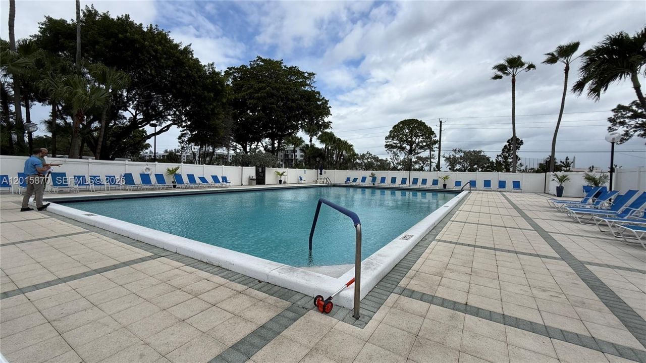 2236 N Cypress Bend Dr, Unit 207, Pompano Beach, FL 33069 Photo