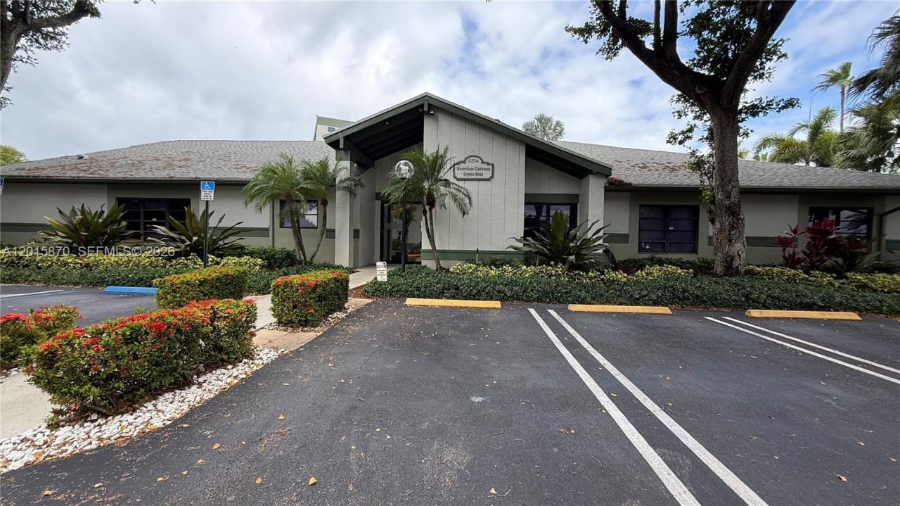 2236 N Cypress Bend Dr, Unit 207, Pompano Beach, FL 33069 Photo