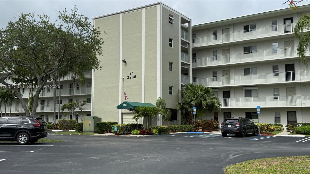 2236 N Cypress Bend Dr, Unit 207, Pompano Beach, FL 33069 Photo