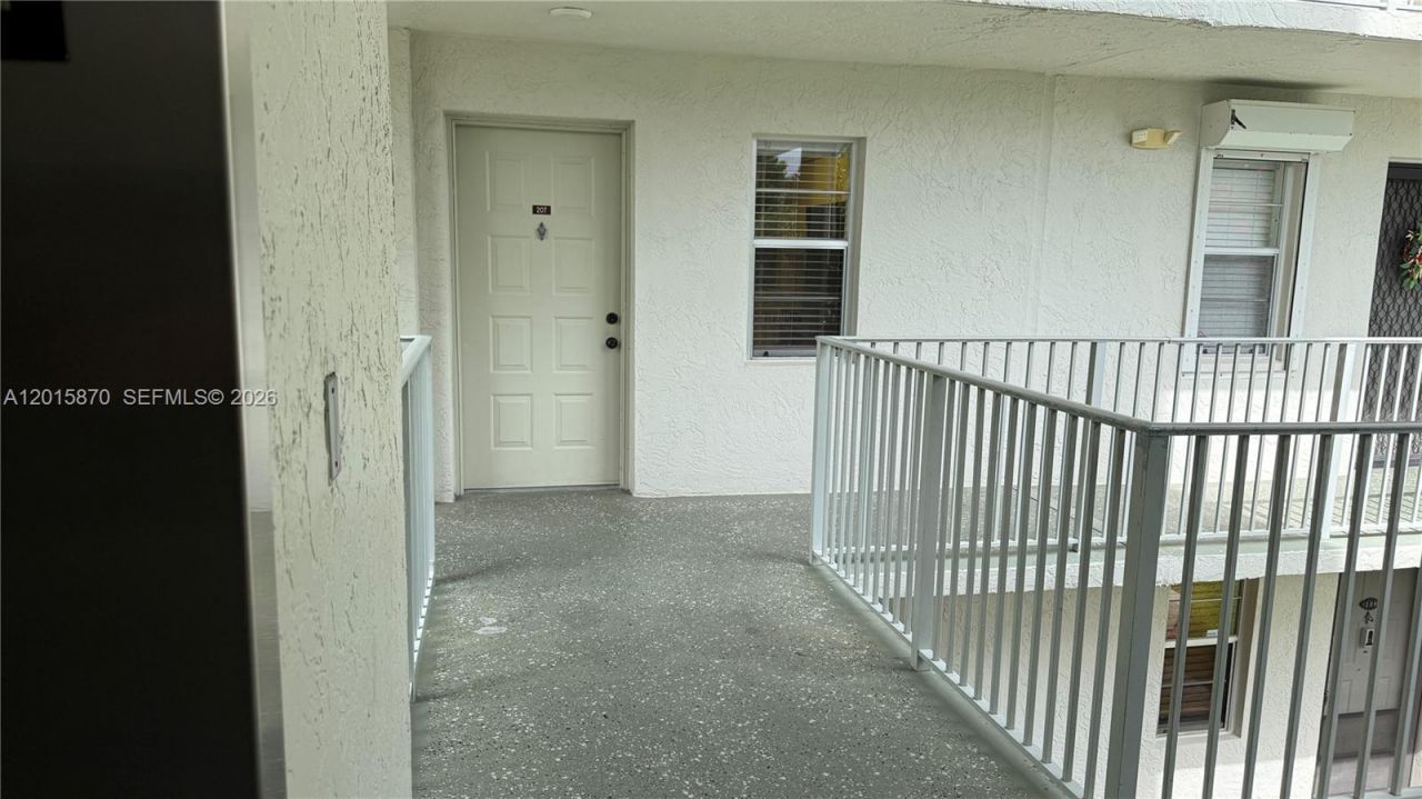 2236 N Cypress Bend Dr, Unit 207, Pompano Beach, FL 33069 Photo