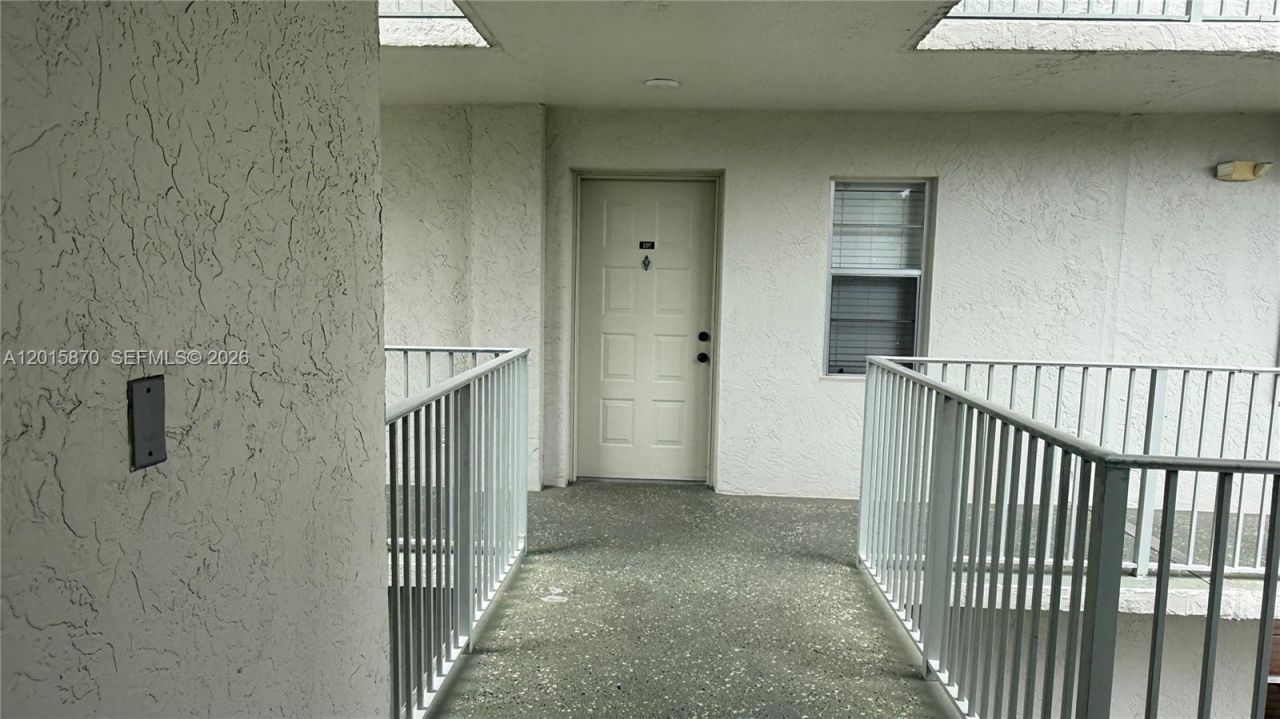 2236 N Cypress Bend Dr, Unit 207, Pompano Beach, FL 33069 Photo