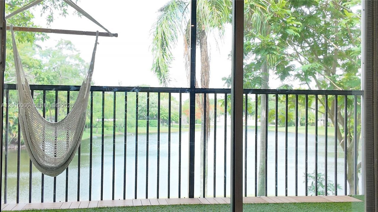 2236 N Cypress Bend Dr, Unit 207, Pompano Beach, FL 33069 Photo