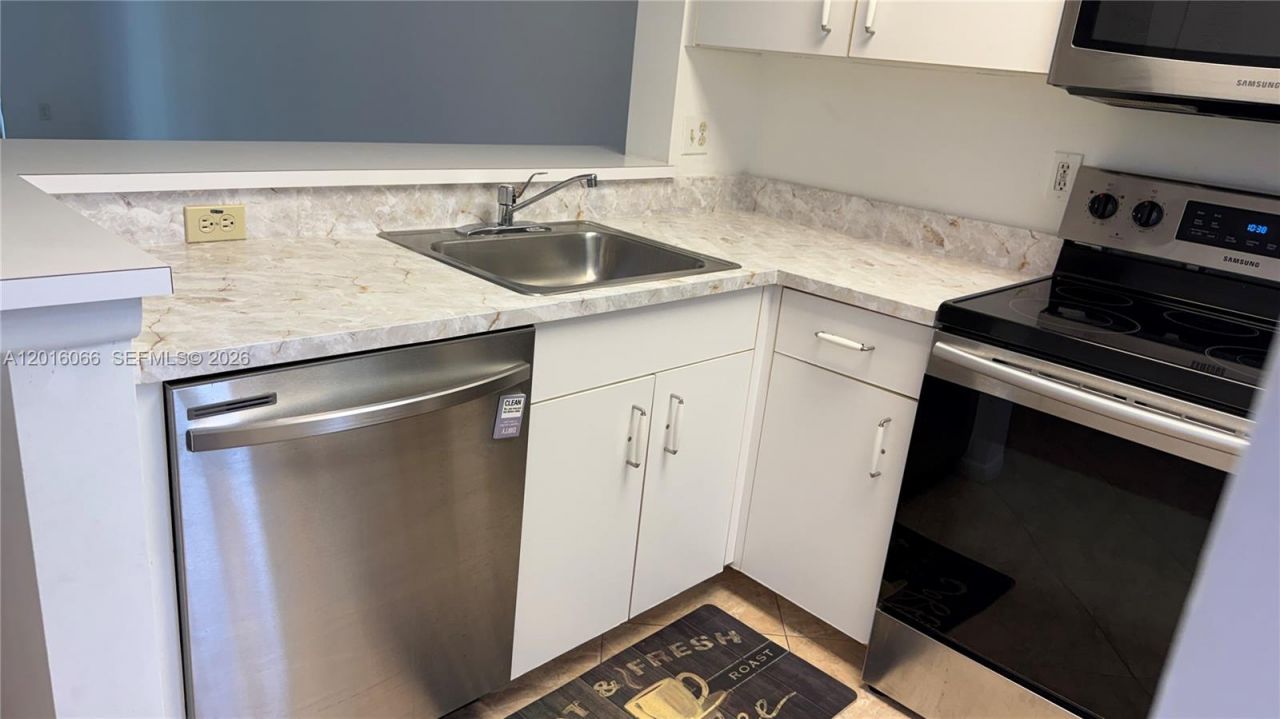 2236 N Cypress Bend Dr, Unit 207, Pompano Beach, FL 33069 Photo