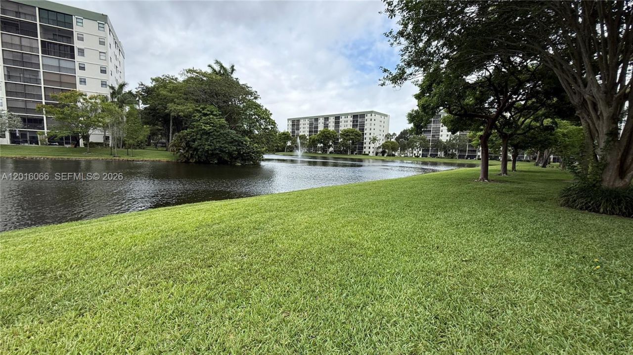 2236 N Cypress Bend Dr, Unit 207, Pompano Beach, FL 33069 Photo