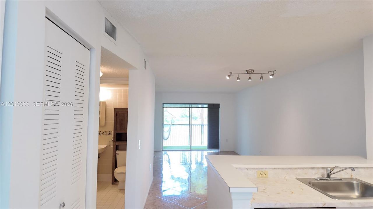 2236 N Cypress Bend Dr, Unit 207, Pompano Beach, FL 33069 Photo
