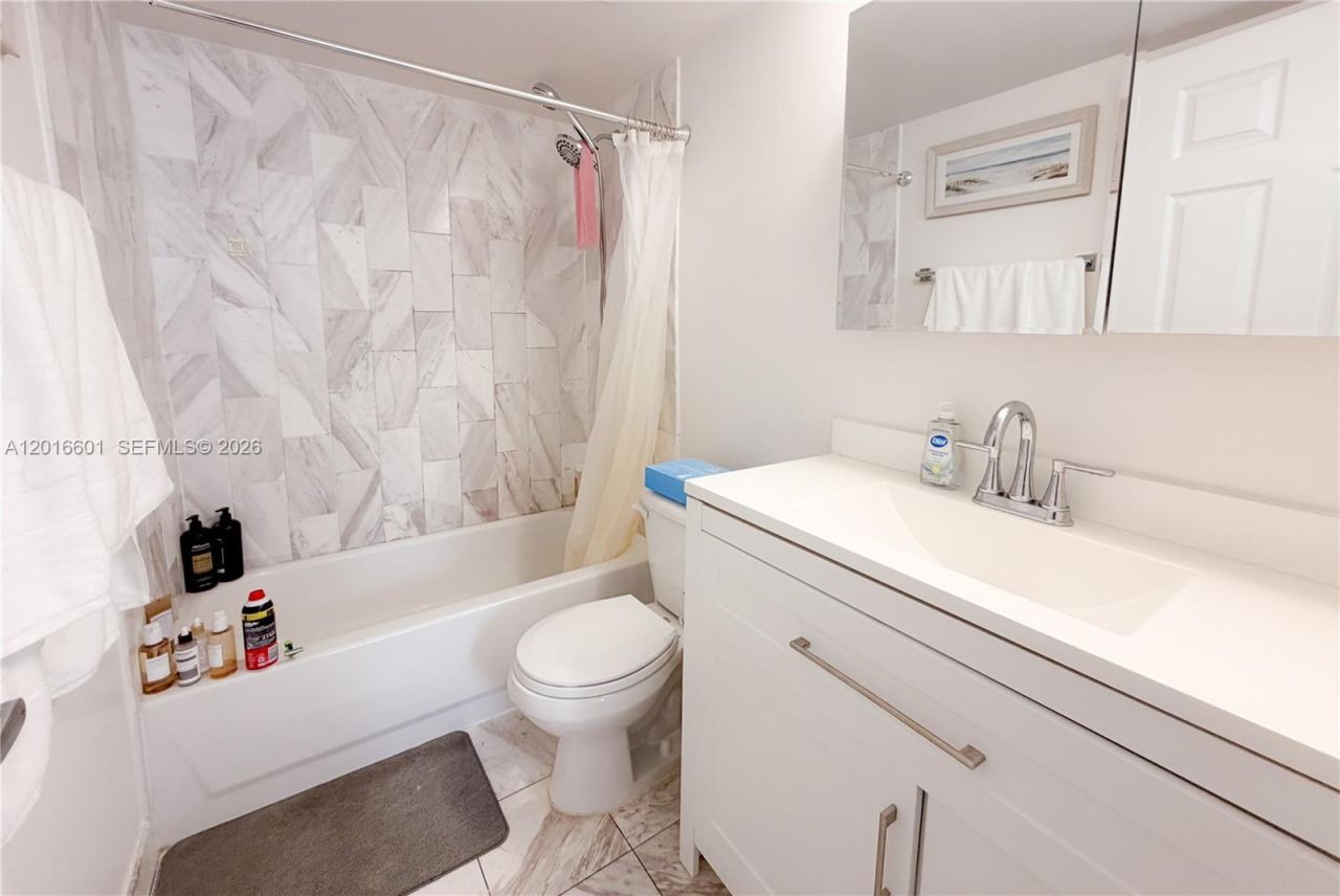 825 Brickell Bay Dr , Unit 2050, Miami, FL 33131 Photo