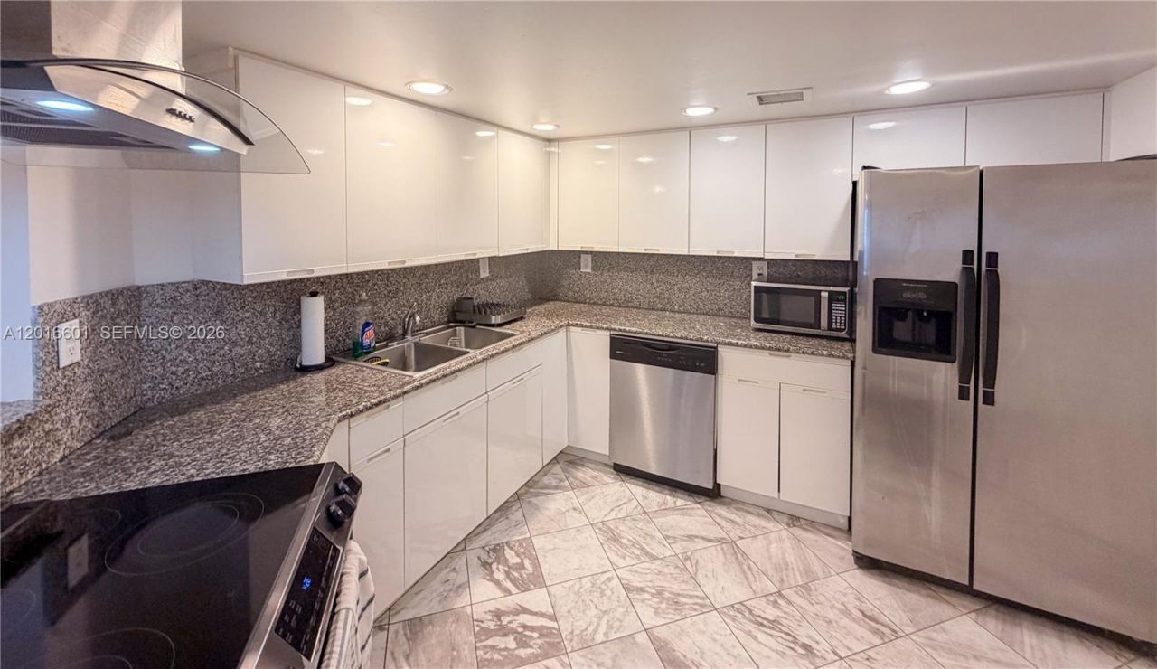 825 Brickell Bay Dr , Unit 2050, Miami, FL 33131 Photo