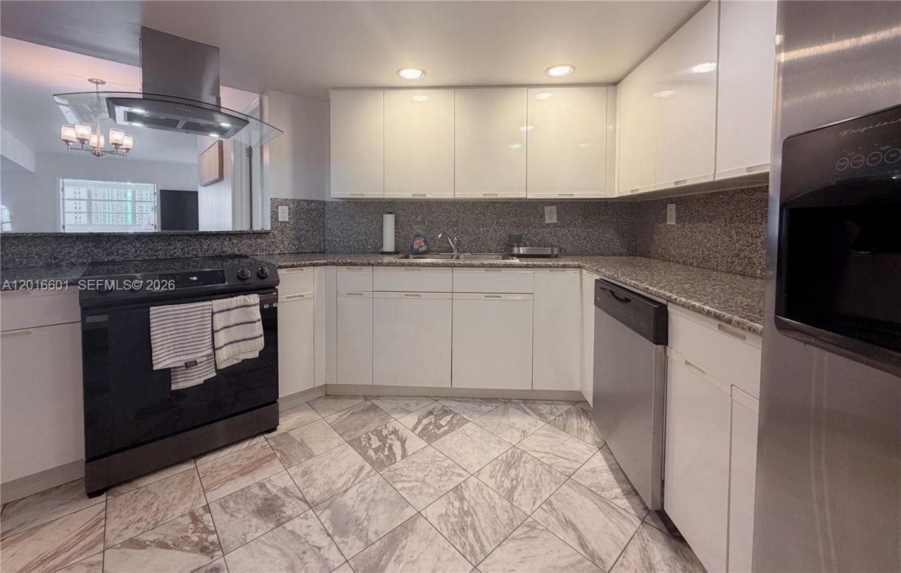 825 Brickell Bay Dr , Unit 2050, Miami, FL 33131 Photo