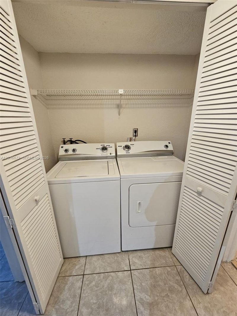 8245 Lake Dr, Unit 401, Doral, FL 33166 Photo