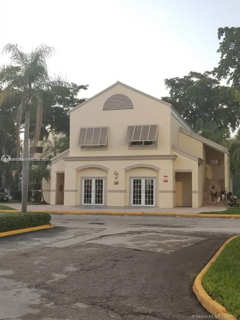 8245 Lake Dr, Unit 401, Doral, FL 33166 Photo
