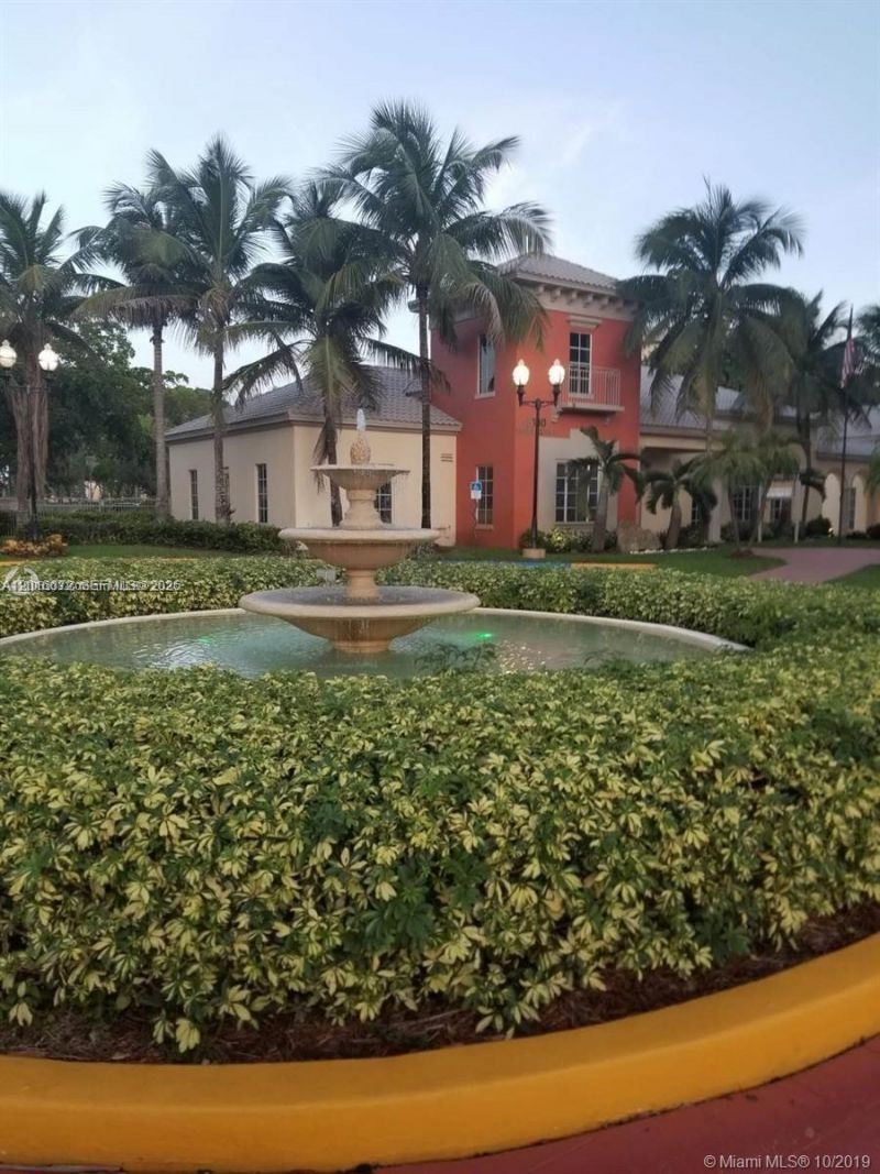 8245 Lake Dr, Unit 401, Doral, FL 33166 Photo