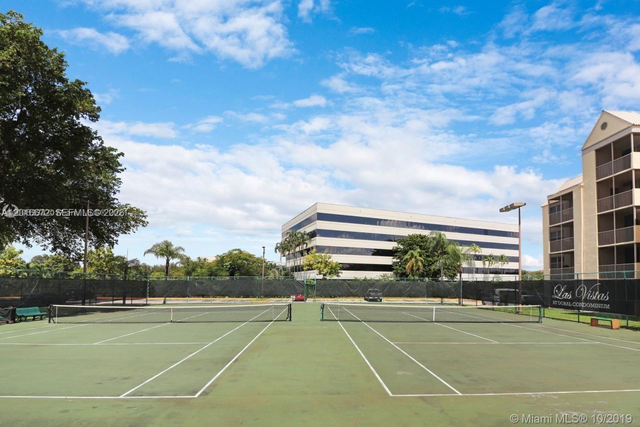 8245 Lake Dr, Unit 401, Doral, FL 33166 Photo
