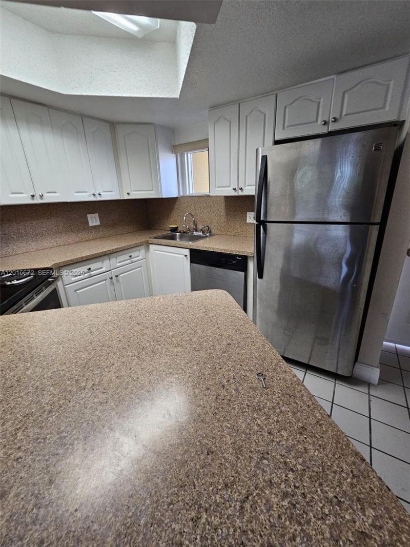 8245 Lake Dr, Unit 401, Doral, FL 33166 Photo