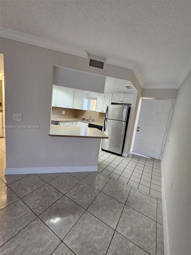 8245 Lake Dr, Unit 401, Doral, FL 33166 Photo