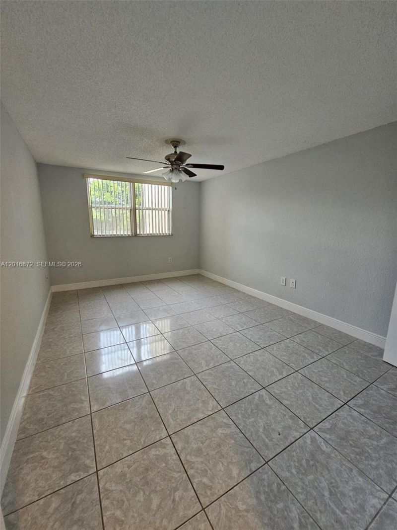 8245 Lake Dr, Unit 401, Doral, FL 33166 Photo
